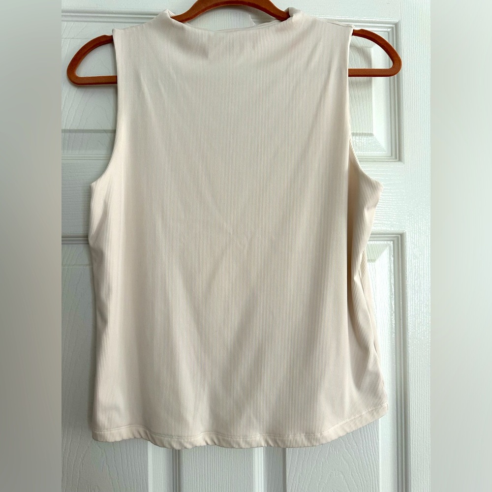 Tahari ridged sleeveless top . like new. worn once